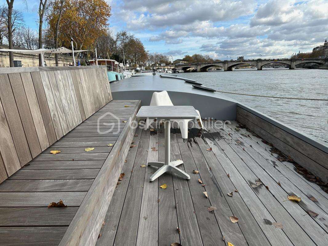 Appartement à PARIS-8E