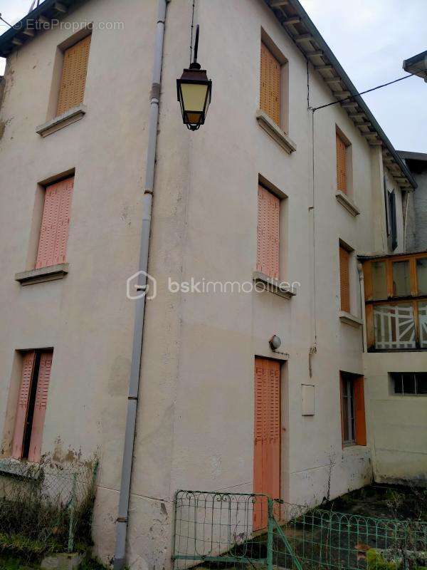 Maison à SAINT-JUST-EN-CHEVALET