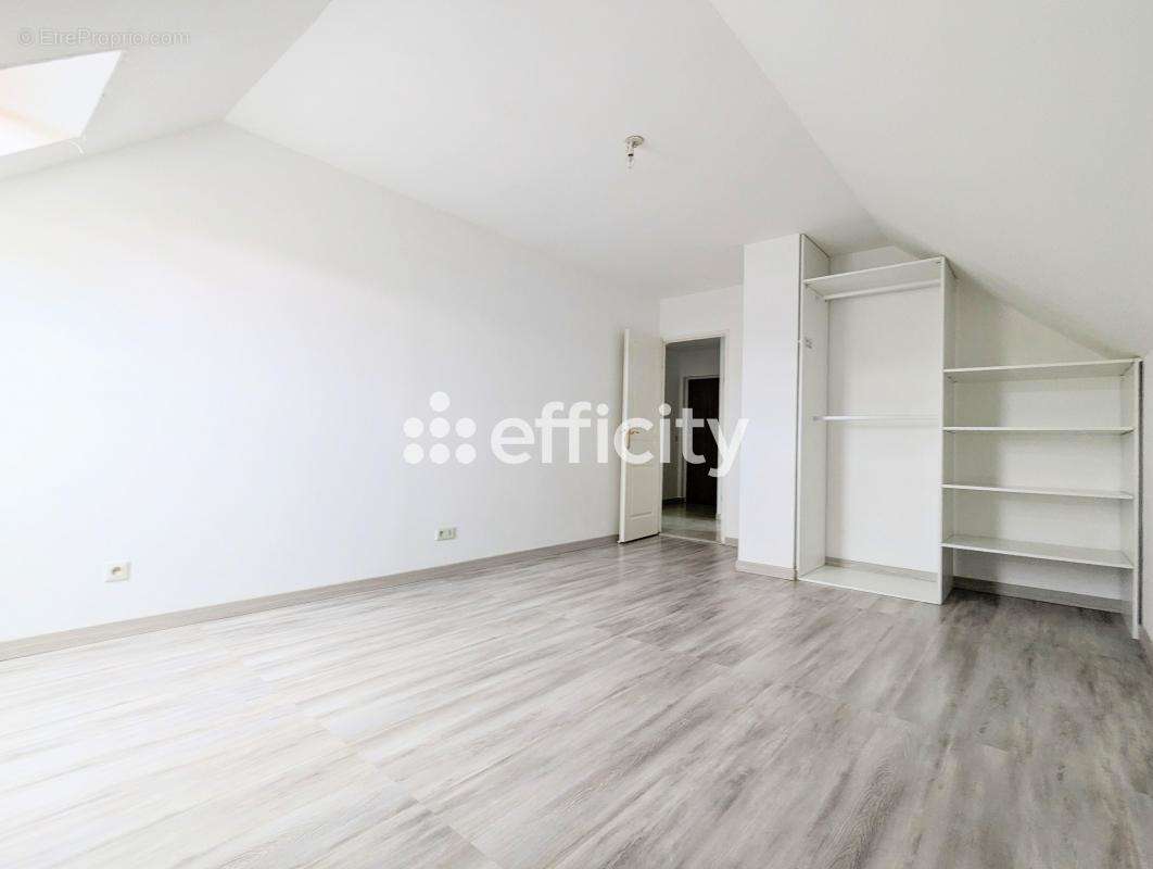 Appartement à LOUVRES