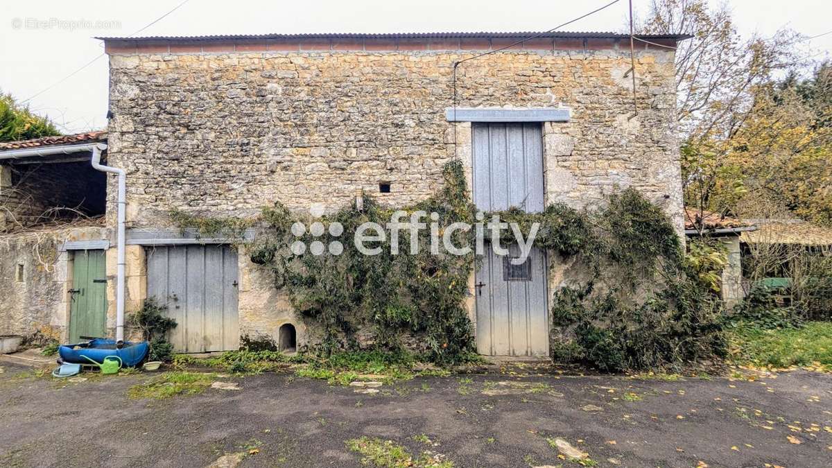 Maison à CHAMPAGNE-MOUTON