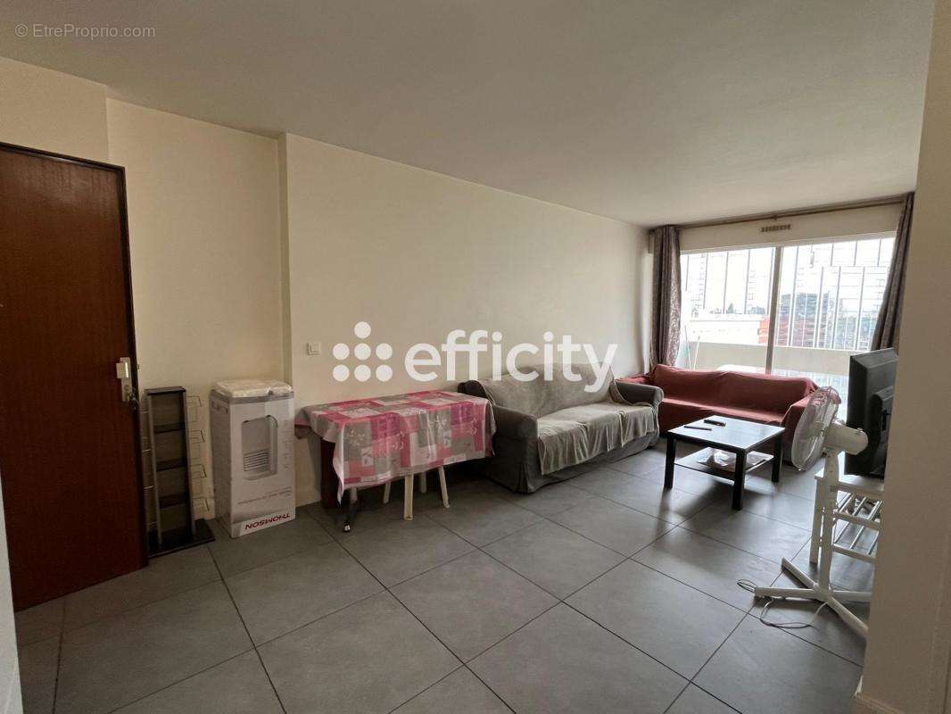 Appartement à COURBEVOIE