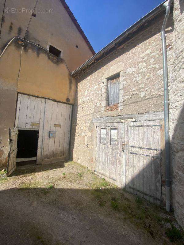 Maison à EBREUIL