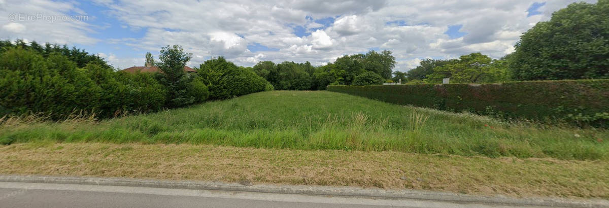 Terrain à BUCHERES