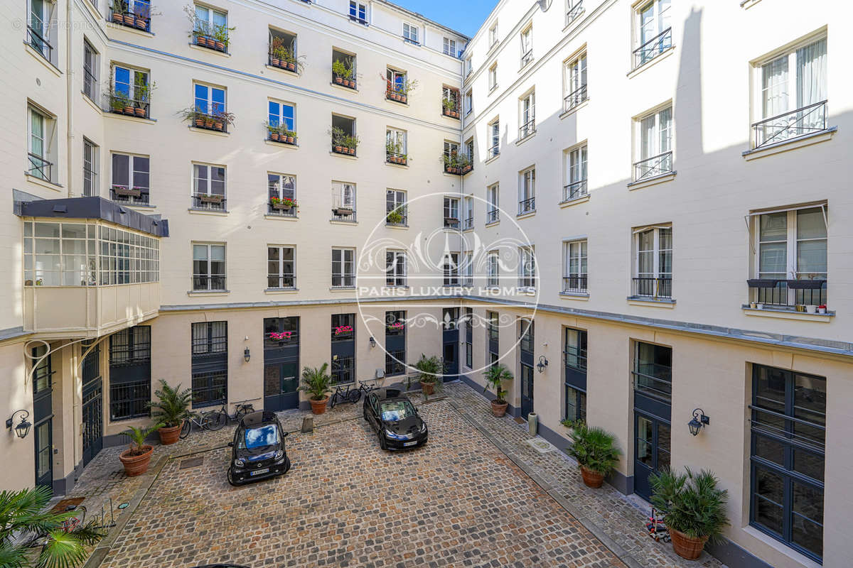 Appartement à PARIS-1E