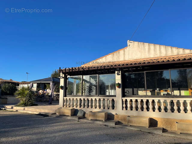 Maison à LA TOUR-D&#039;AIGUES