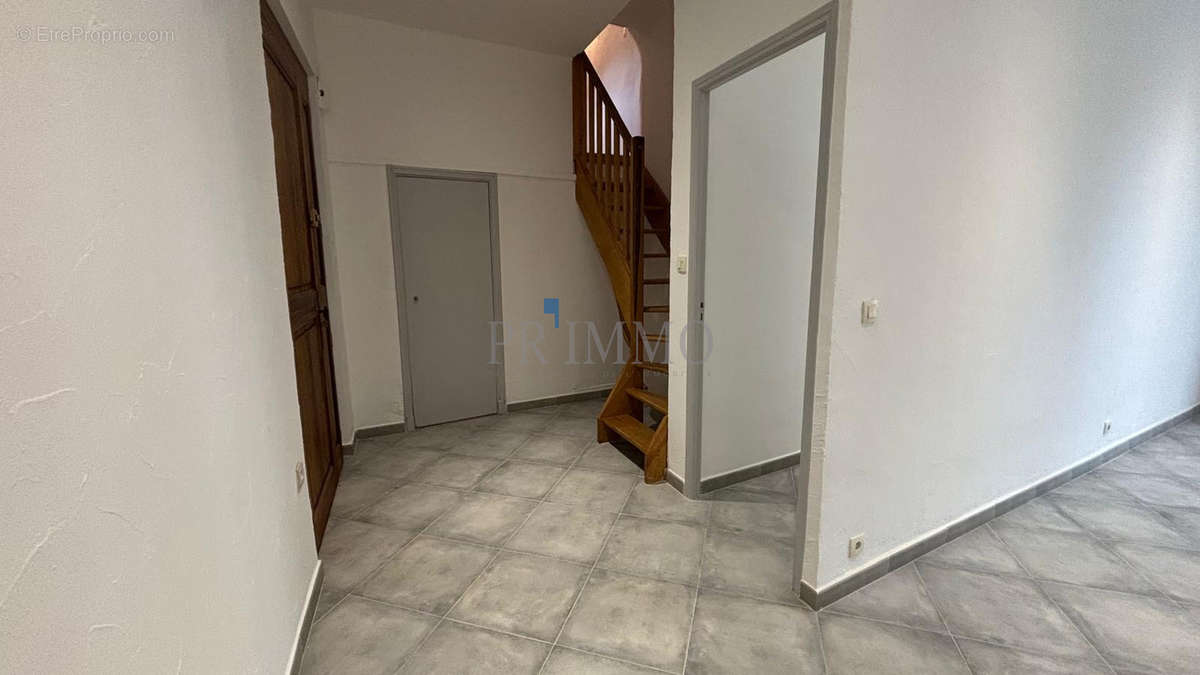 Appartement à ROQUEBRUNE-SUR-ARGENS