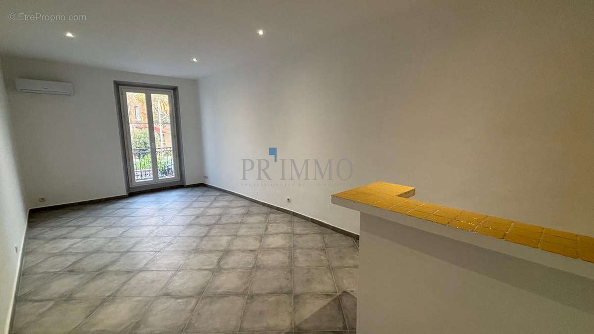 Appartement à ROQUEBRUNE-SUR-ARGENS