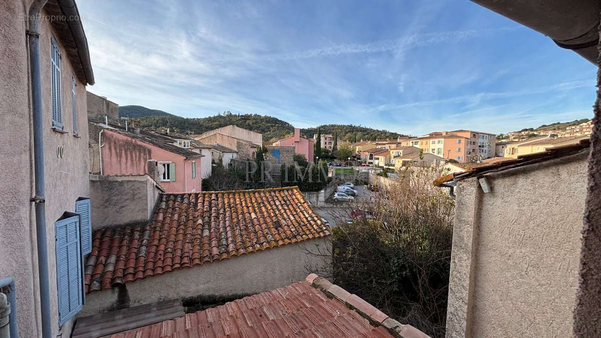 Appartement à ROQUEBRUNE-SUR-ARGENS