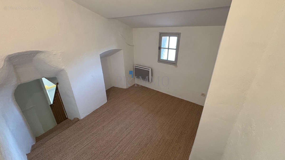 Appartement à ROQUEBRUNE-SUR-ARGENS