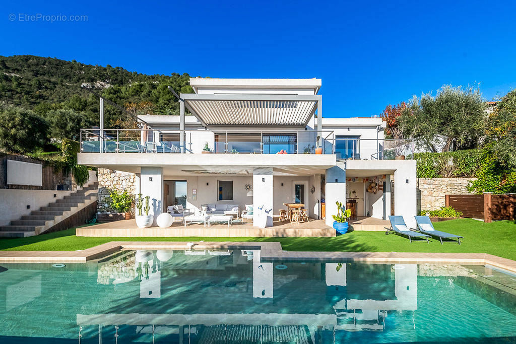 Maison à TOURRETTES-SUR-LOUP