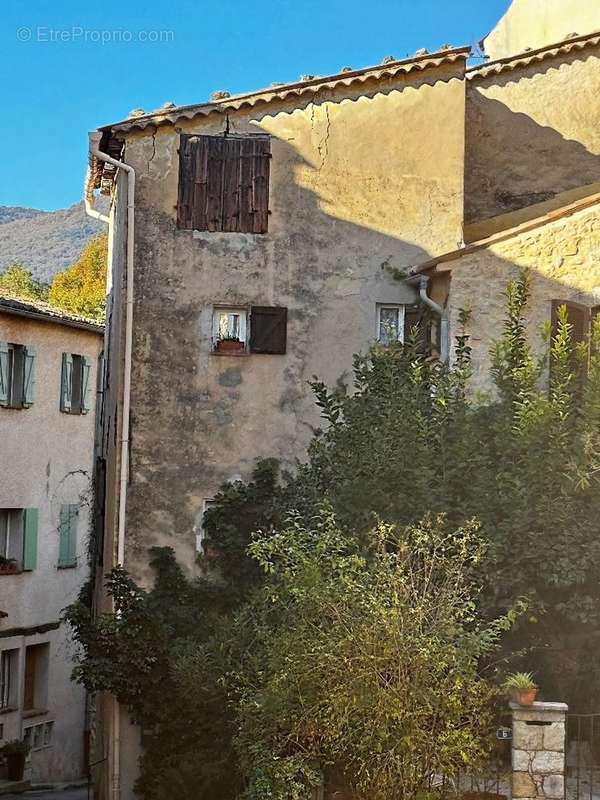 Maison à CHATEAUNEUF-GRASSE