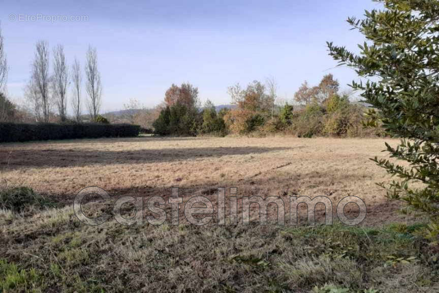 Terrain à SAINT-NICOLAS-DE-LA-GRAVE