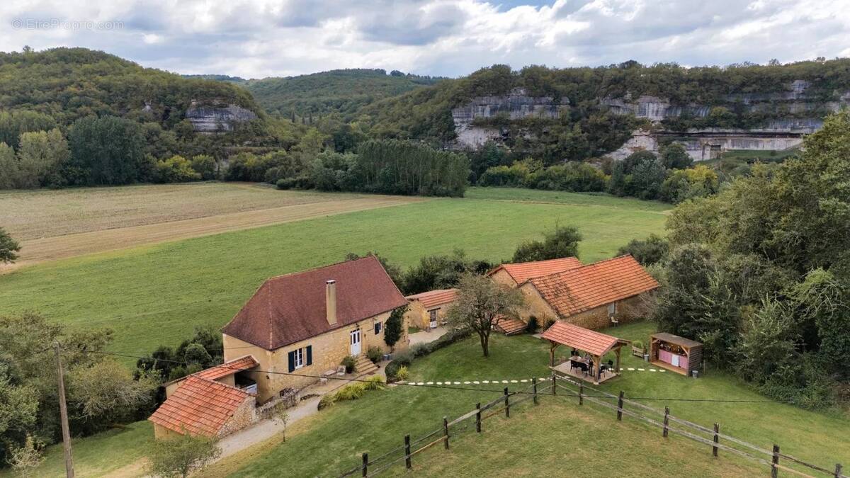 Maison à SAINT-LEON-SUR-VEZERE