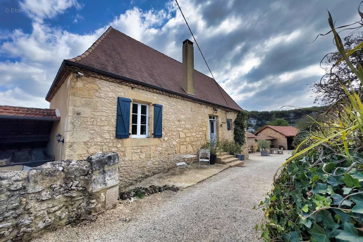 Maison à SAINT-LEON-SUR-VEZERE