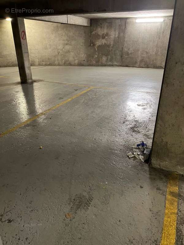 Parking à PARIS-19E