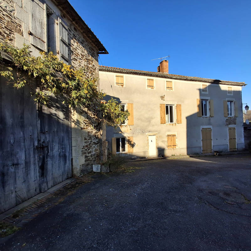 Maison à CHASSENEUIL-SUR-BONNIEURE