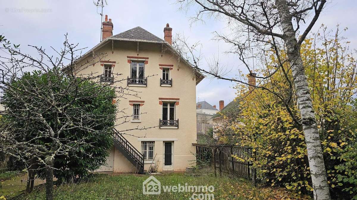 Venez découvrir cette belle maison bourgeoise de 164 m² . - Maison à MILLY-LA-FORET