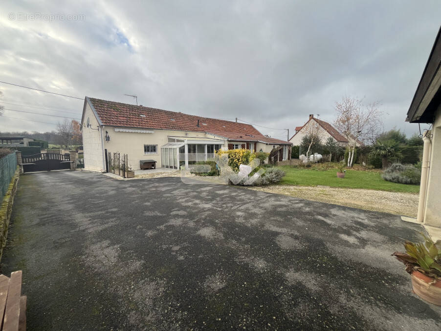 Maison à CHERY-CHARTREUVE