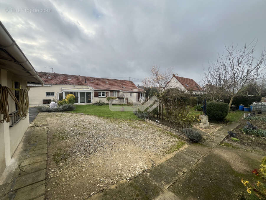 Maison à CHERY-CHARTREUVE