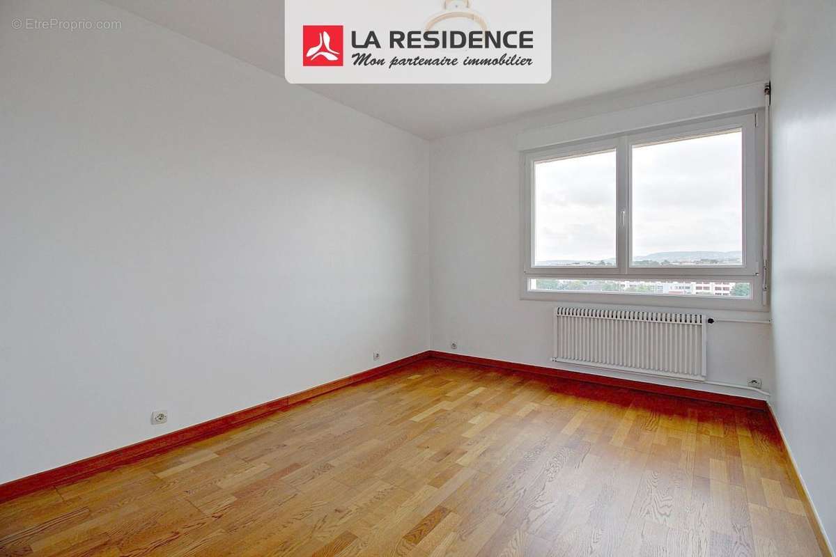 Appartement à SARTROUVILLE