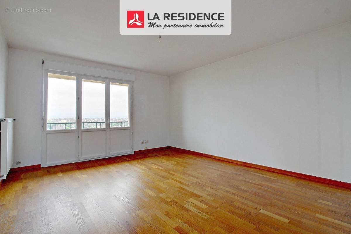 Appartement à SARTROUVILLE