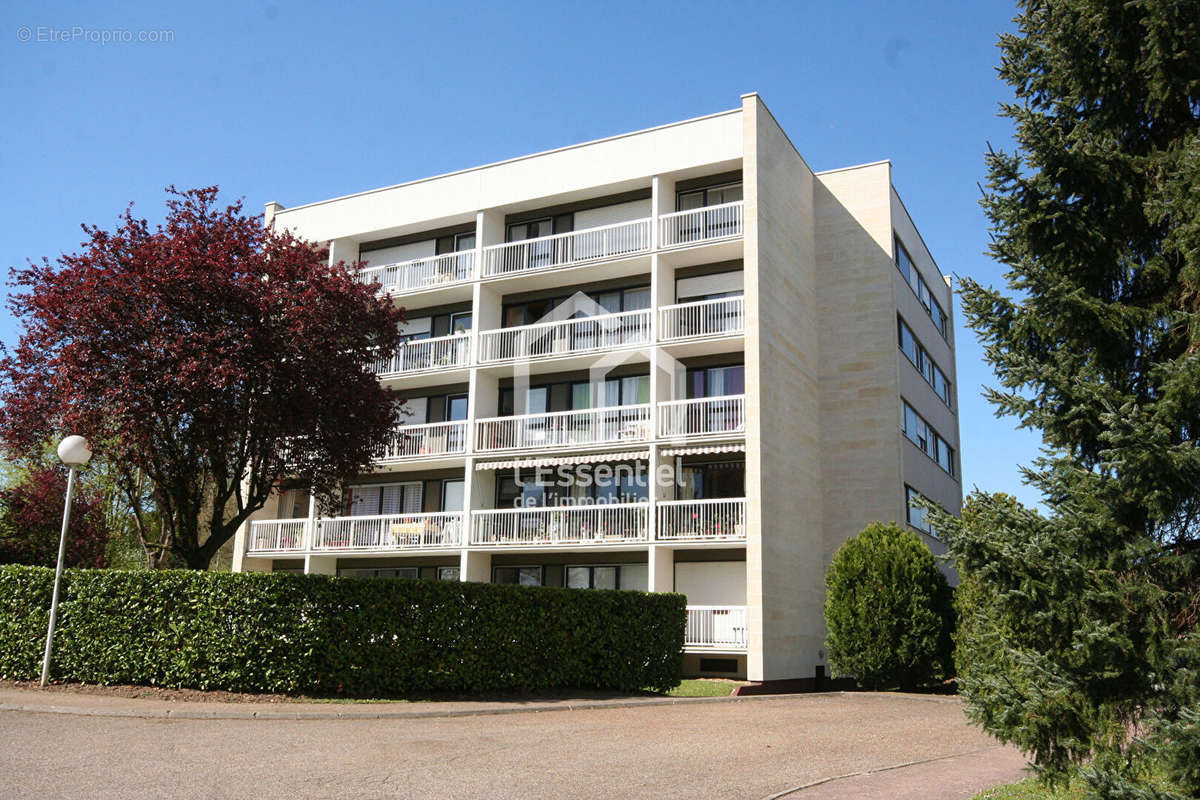 Appartement à VERNEUIL-SUR-SEINE