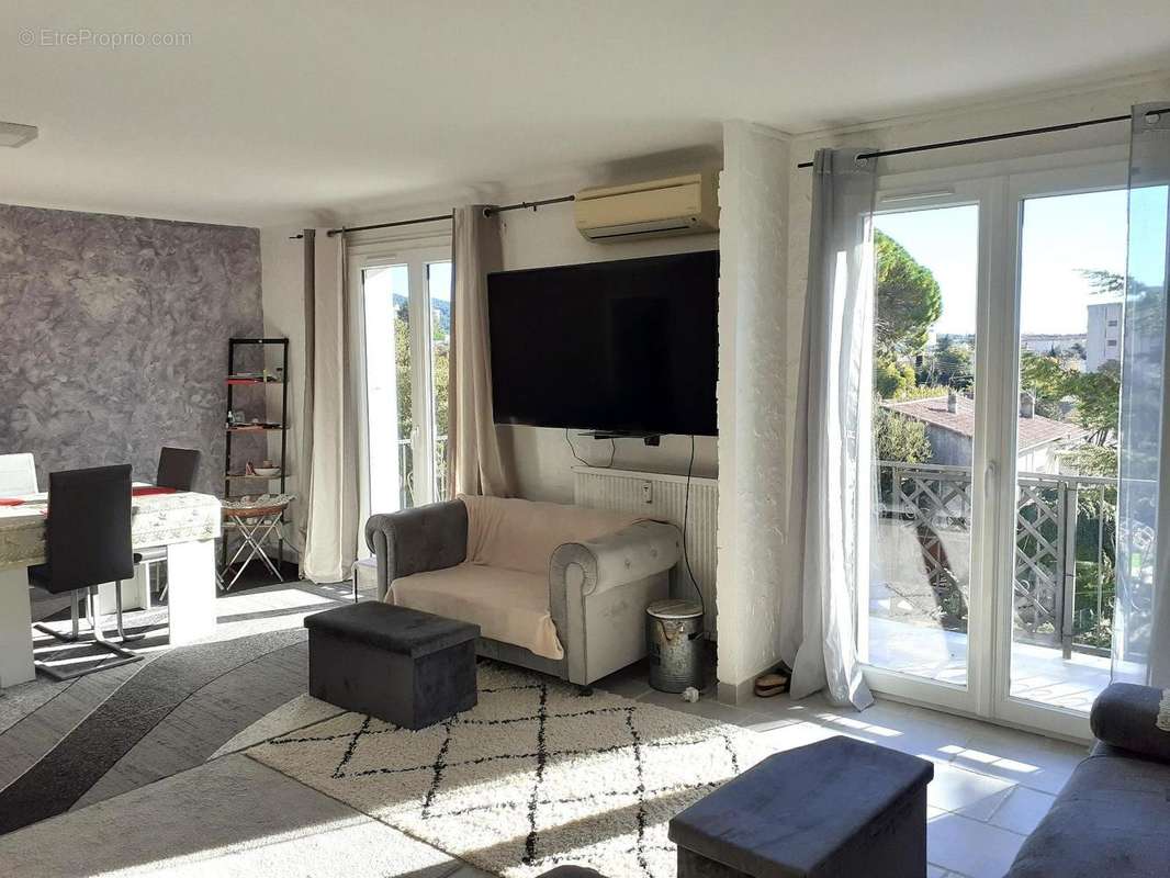   - Appartement à DRAGUIGNAN