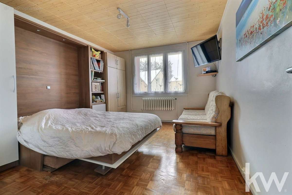 Appartement à LES CLAYES-SOUS-BOIS