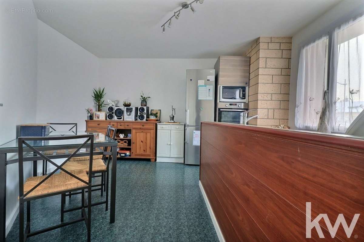 Appartement à LES CLAYES-SOUS-BOIS