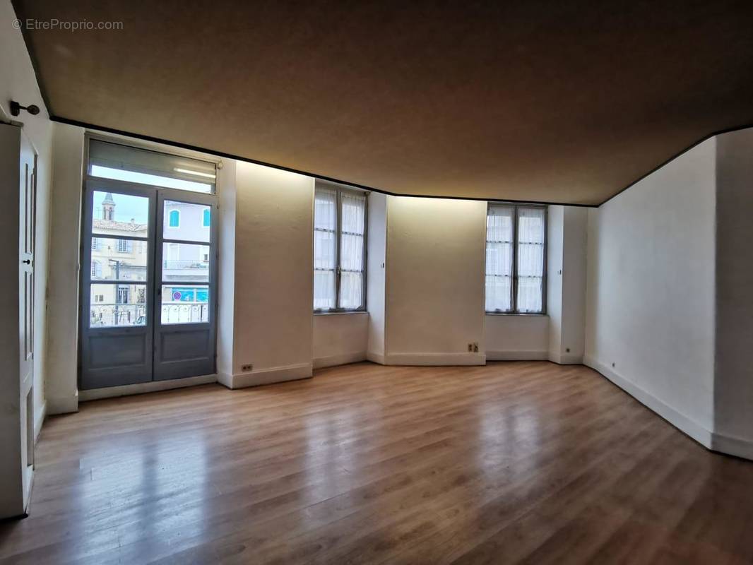   - Appartement à AUBENAS