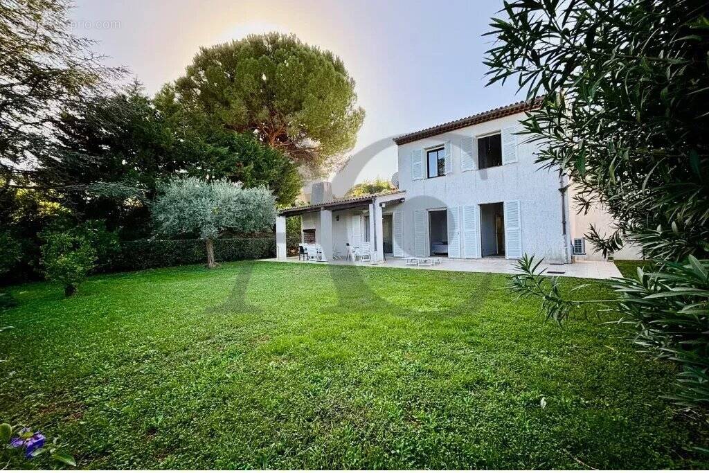 Maison à VILLENEUVE-LOUBET