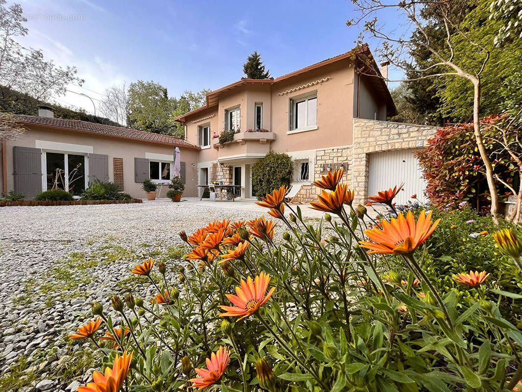 Maison à VILLENEUVE-LES-AVIGNON