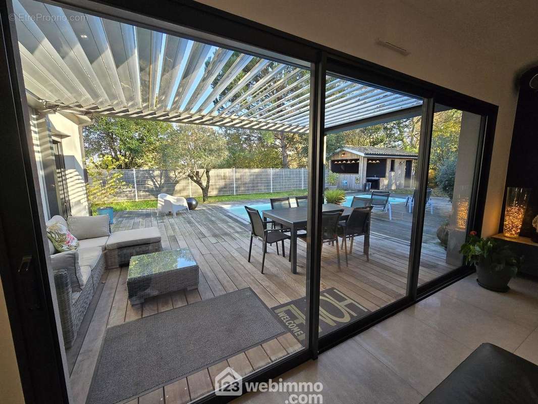 Donnant directement sur la terrasse en bois - Maison à LE PIAN-MEDOC