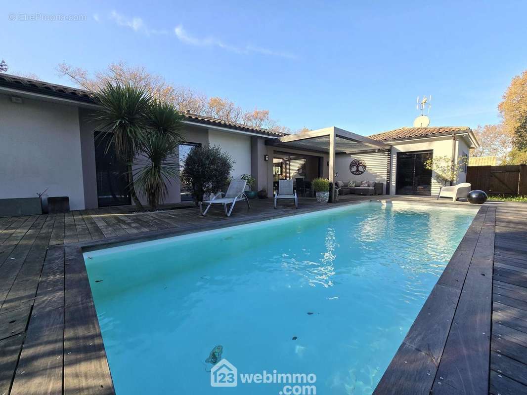 Superbe villa de plain-pied avec piscine - Maison à LE PIAN-MEDOC