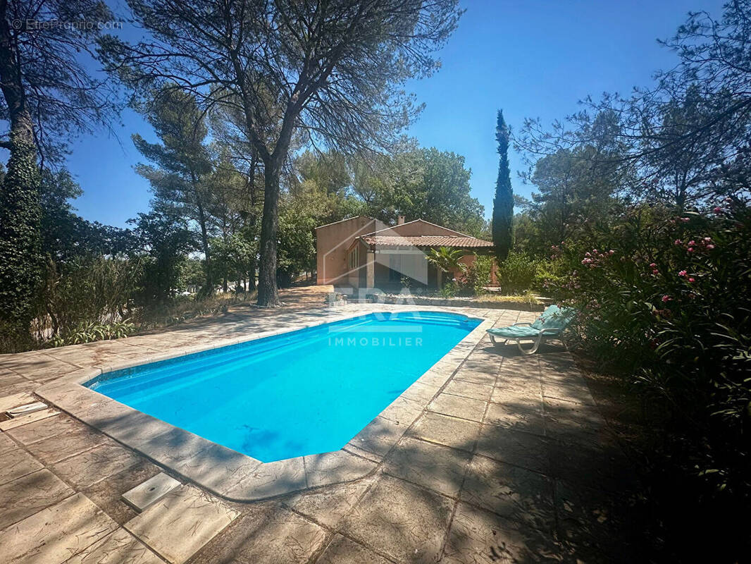 Maison à CHATEAUNEUF-LE-ROUGE