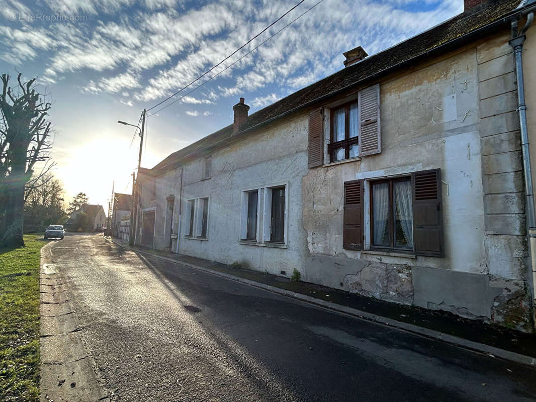 Maison à VERT-SAINT-DENIS