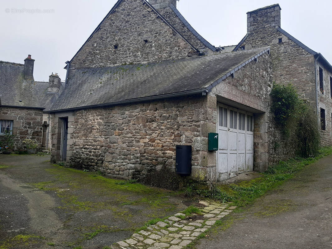 Parking à MONCONTOUR