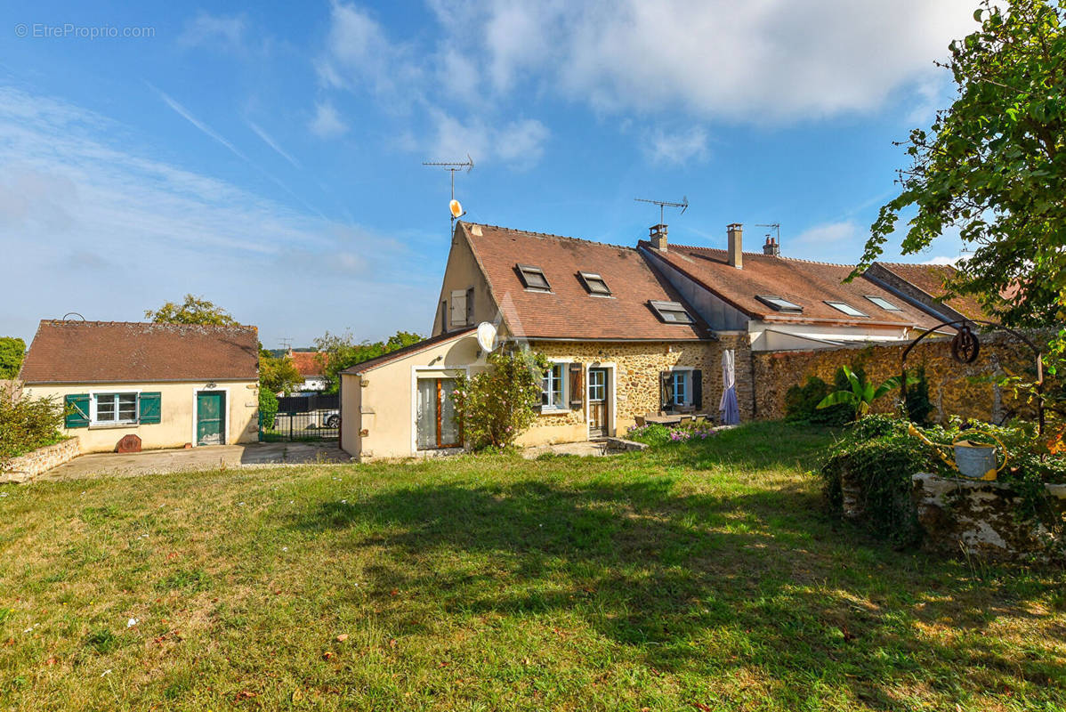 Maison à GUIGNES