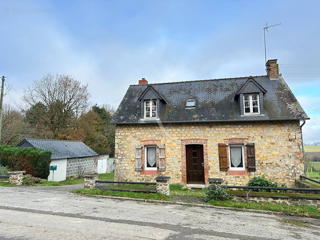 Maison à SAINT-GEORGES-BUTTAVENT