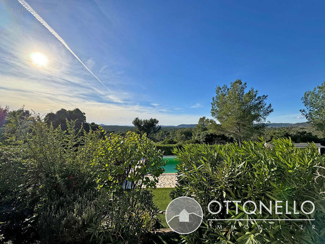 Maison à ROQUEBRUNE-SUR-ARGENS