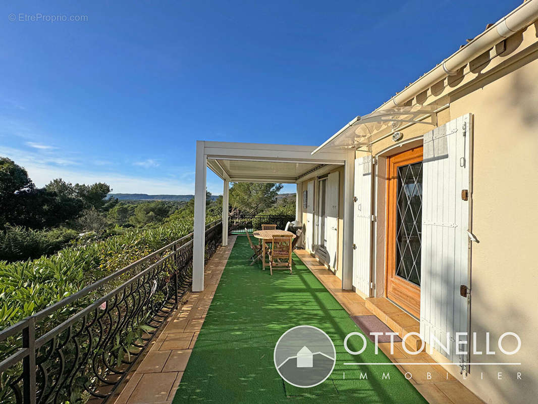 Maison à ROQUEBRUNE-SUR-ARGENS