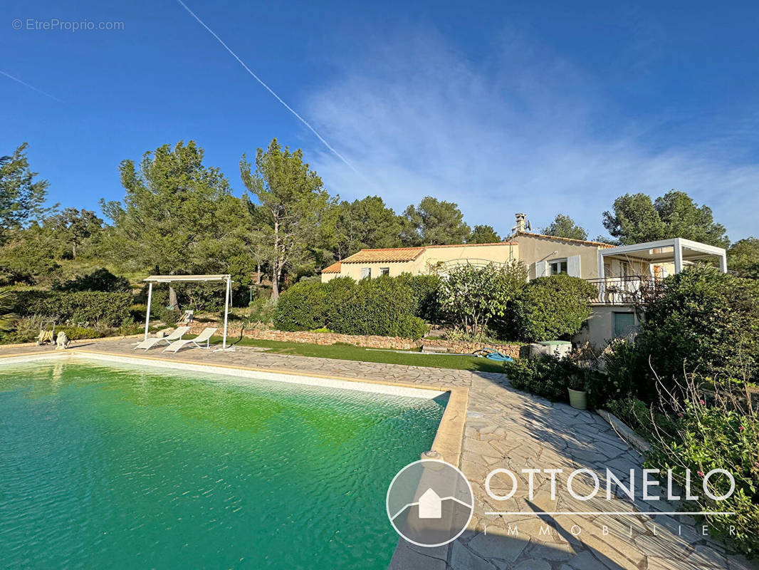 Maison à ROQUEBRUNE-SUR-ARGENS