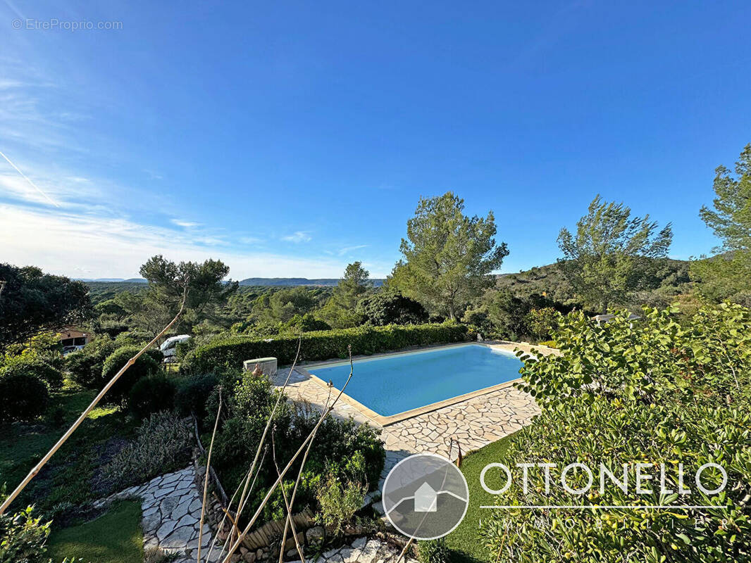 Maison à ROQUEBRUNE-SUR-ARGENS