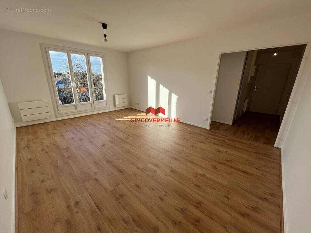 Appartement à VOISINS-LE-BRETONNEUX