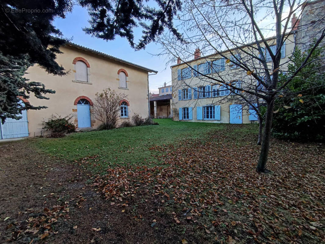 Maison à VIC-LE-COMTE