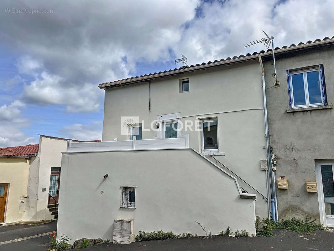 Appartement à PERIGNAT-SUR-ALLIER