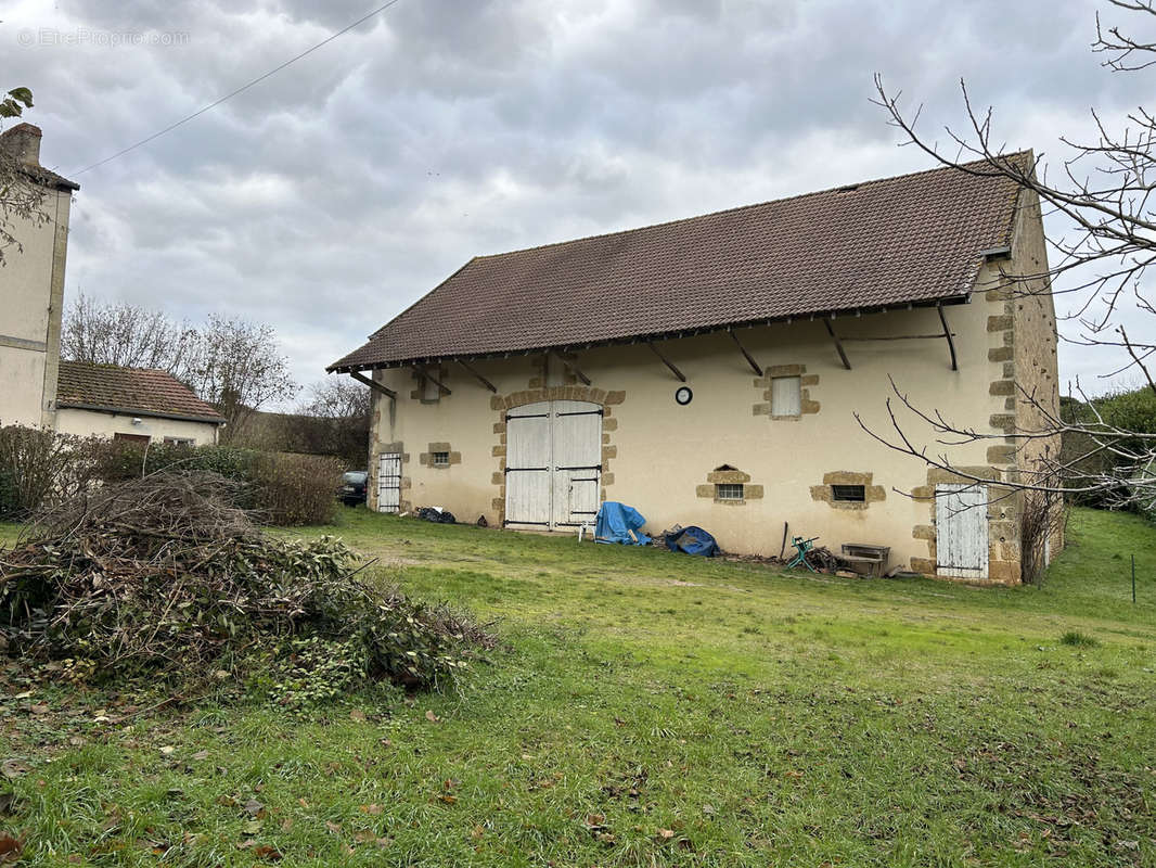 Maison à VARZY