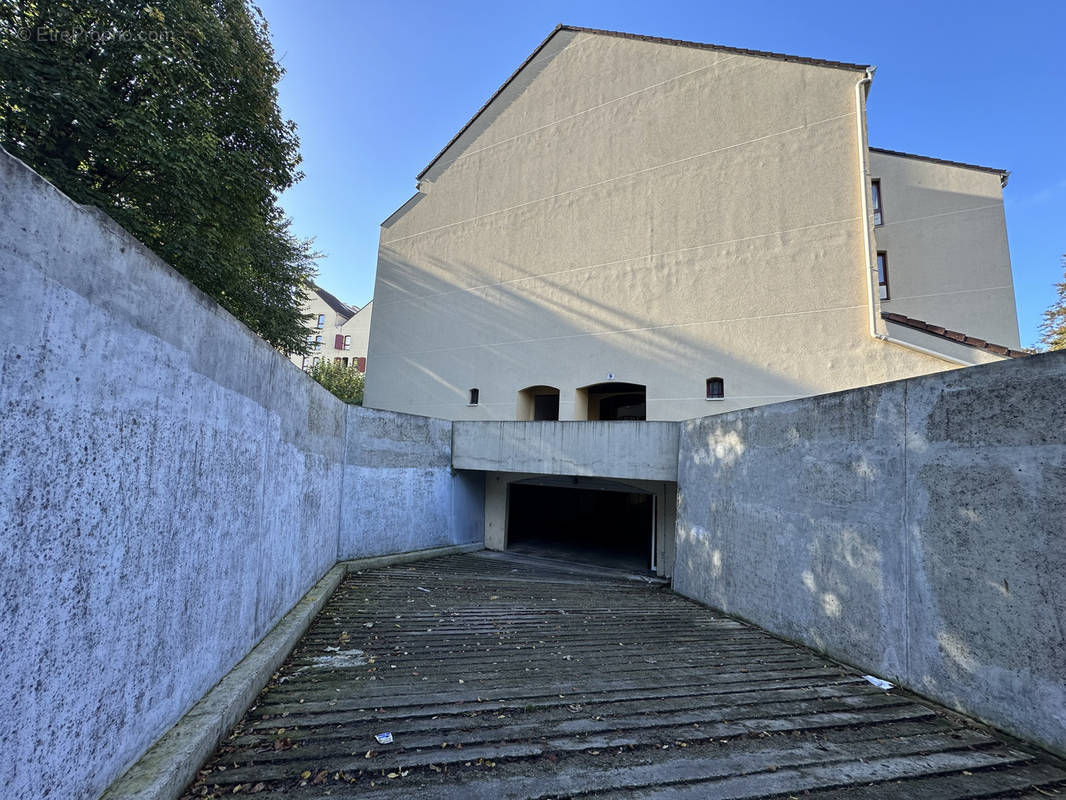 Parking à SARCELLES