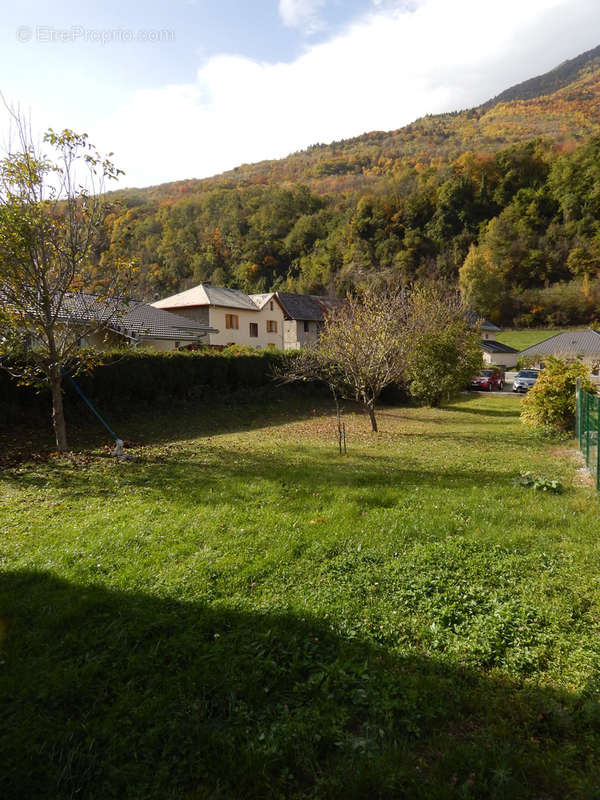 Terrain à SAINT-ETIENNE-DE-CUINES