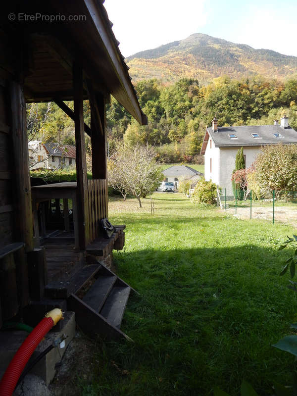 Terrain à SAINT-ETIENNE-DE-CUINES